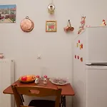 Marina's In Village Apartman *